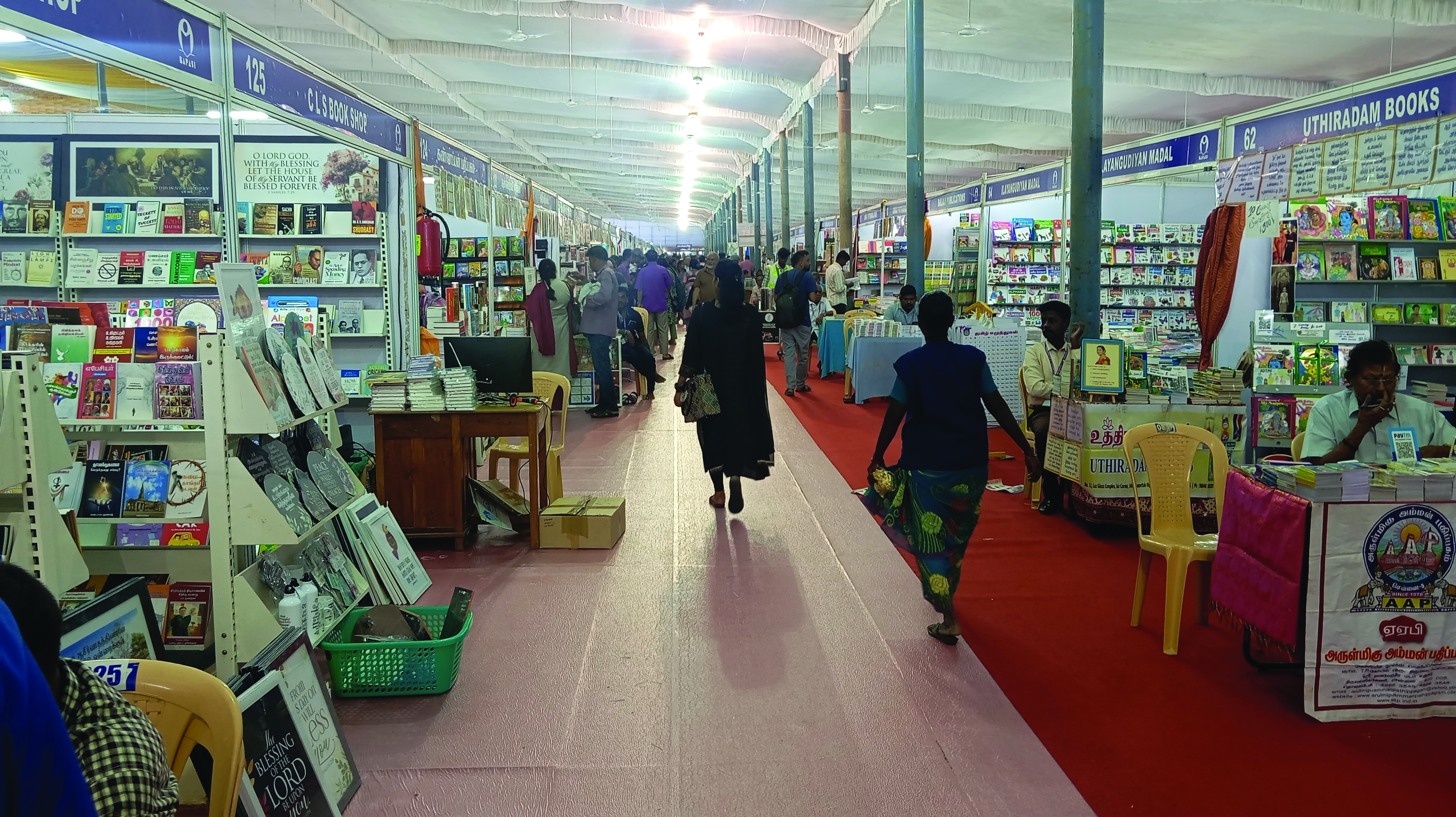 Overview of India’s publishing and printing industry highlighting digital and inkjet press installations, increasing short-run book production, and statistics on 21,000+ publishers and up to 1,00,000 new titles produced annually across more than 20 languages
